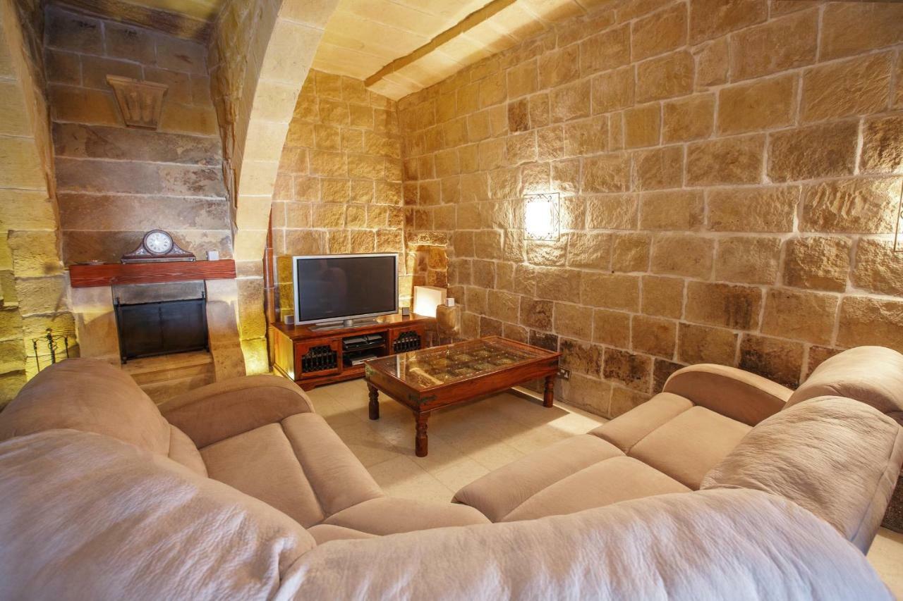 Il-Veduta Holiday Farmhouse With Sunny Private Pool In Island Of Gozo Għarb Dış mekan fotoğraf