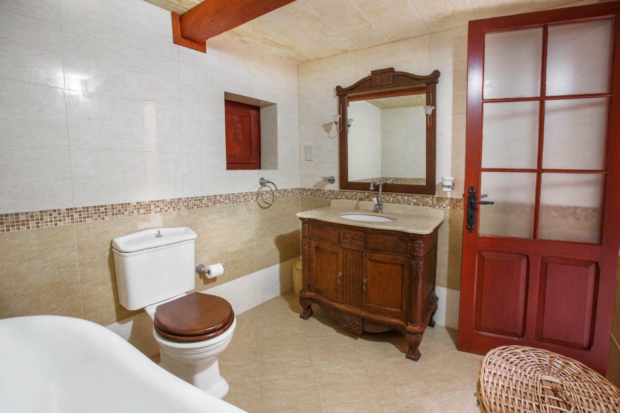 Il-Veduta Holiday Farmhouse With Sunny Private Pool In Island Of Gozo Għarb Dış mekan fotoğraf